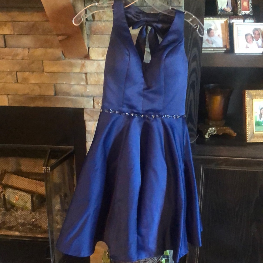 Dress size 00 perfect for winter formal